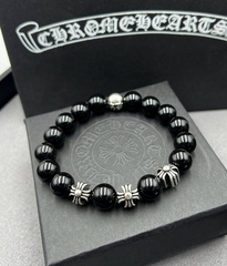 50928-braslet-iz-chernogo-agata-c-poserebrennymi-vstavkami-chrome-hearts