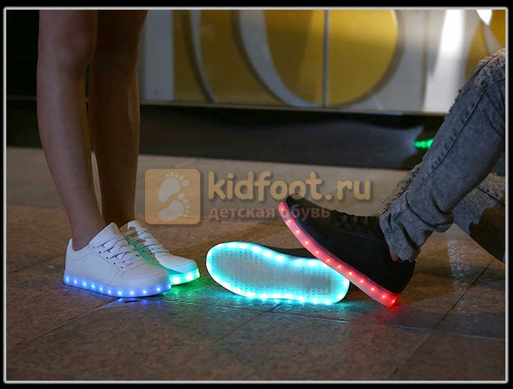 Светящиеся кроссовки с USB зарядкой Fashion (Фэшн) на шнурках, цвет черный, светится вся подошва