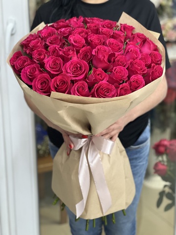მუქი ვარდისფერი ვარდები