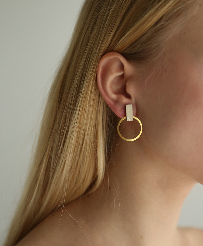 Серьги Elara Studs Mother of Pearl