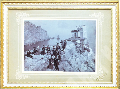 Коган С. Я. Ласточкино гнездо (до реконструкции). Групповая фотография. 1907.