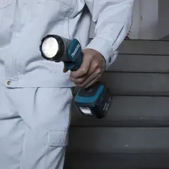 Аккумуляторный фонарь Makita DEBDML802
