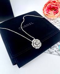 Колье CHANEL с подвеской роза коллекция Bouton de CAMELIA white VGOLD