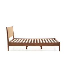 Кровать Elan из шпона и массива ореха со шнуром 160 x 200