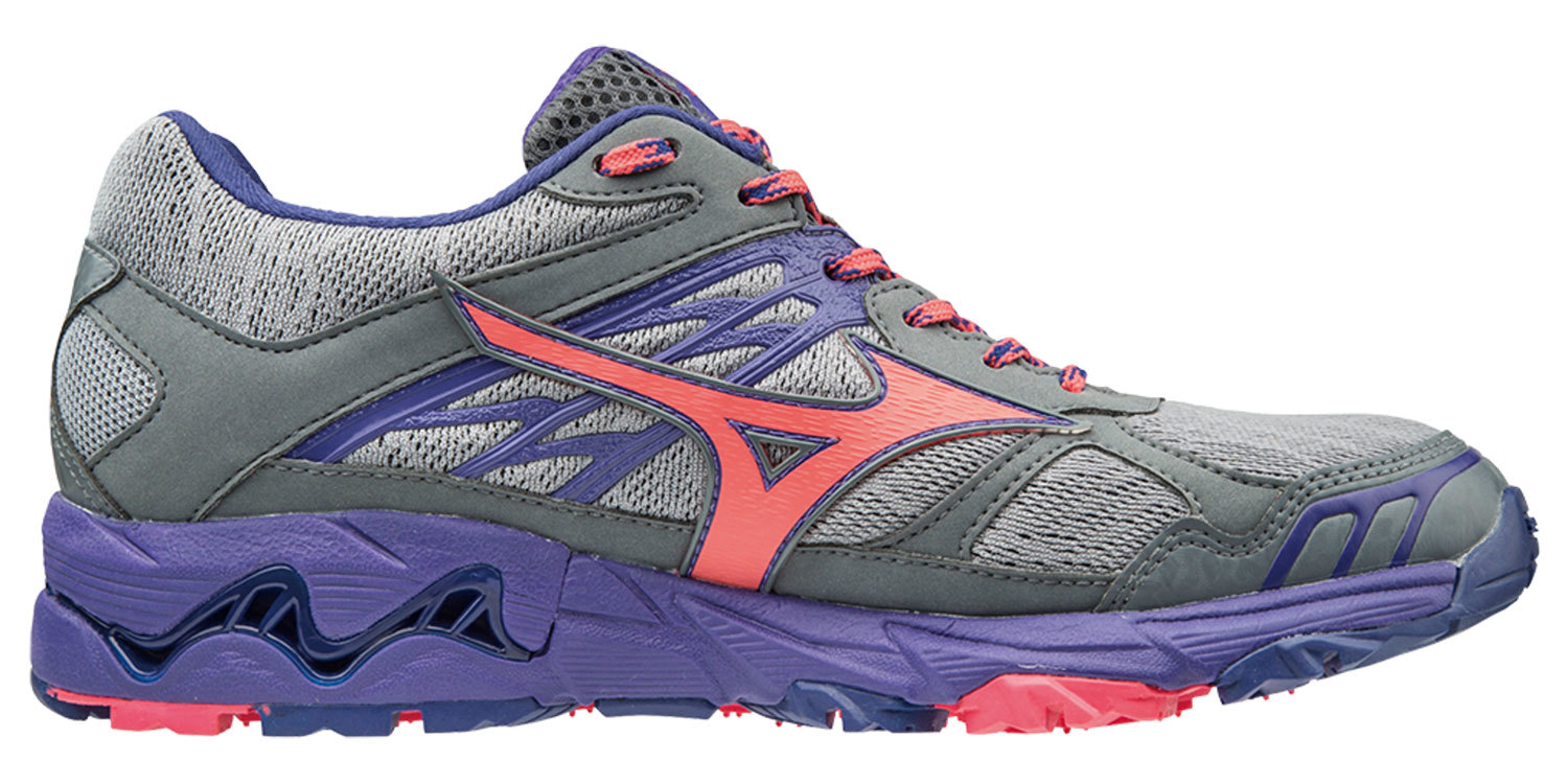 Беговые кроссовки женские Mizuno Wave Mujin 4 GoreTex серые-фиолетовые