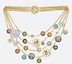 kole-mnogoyarusnoe-rose-de-vents-s-kruglymi-podveskami-s-naturalnymi-vstavkami-vgold