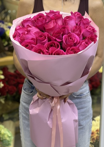 მუქი ვარდისფერი ვარდები