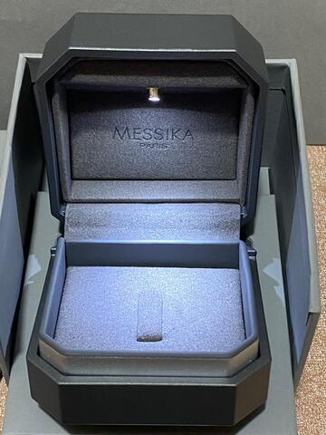 Комплект упаковки подарочный (коробка) для кольца MESSIKA с подсветкой