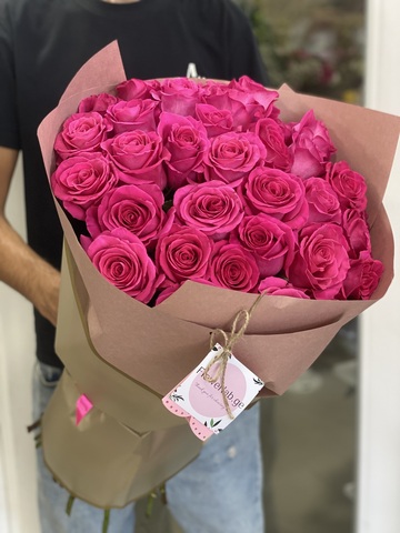 მუქი ვარდისფერი ვარდები