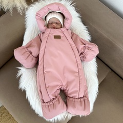 Зимний комбинезон с отворотами