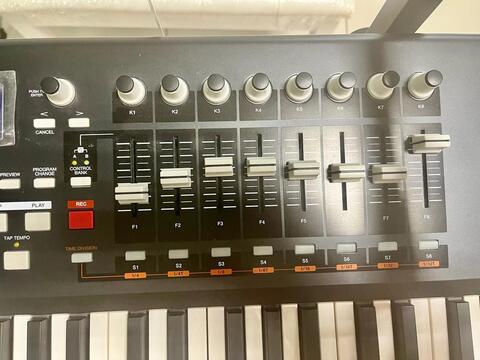 Akai Pro MPK88 MIDI-клавиатура, 88 взвешенных клавиш