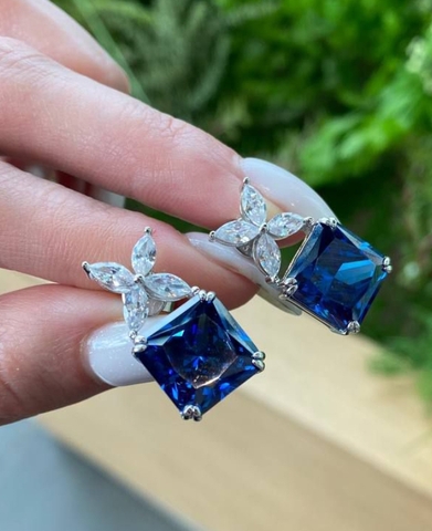 Серьги из серебра 925 пробы с сапфировым куб.цирконом