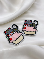Нашивка пирожное с котёнком серо-розовая 6х4,5 см