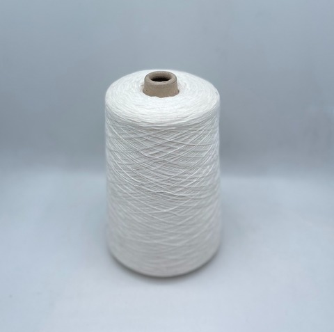 E.Miroglio (пр.Италия),art-Dubhe 3/50 1667м/100гр. 26% Меринос экстрафайн, 65% Вискоза, 9% Полиамид, цвет-Белый(656), арт.31850