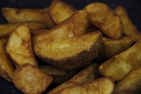 Картофельные дольки с соусами