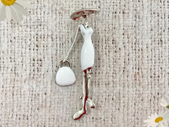 Брошь "Девушка в шляпке", р. 6,7х2 см