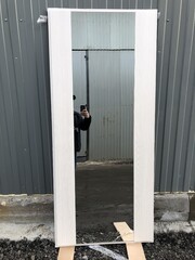 Входная металлическая дверь с зеркалом Лабиринт Пиано Черный кварц зеркало Макси Сандал белый