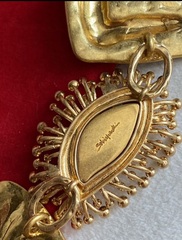 Браслет-цепь SCHIAPARELLI с подвесками с белой и голубой эмалью цвет матовое золото