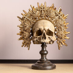 Объект декоративный King Skull «Череп-король» 42 см