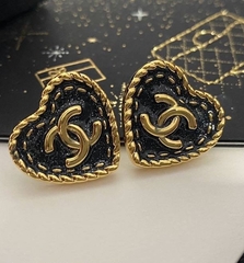 56173-sergi-pusety-chanel-v-forme-serdca