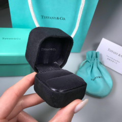 podarochnyj-komplekt-lyuks-upakovki-tiffany-pod-kolco-sergi