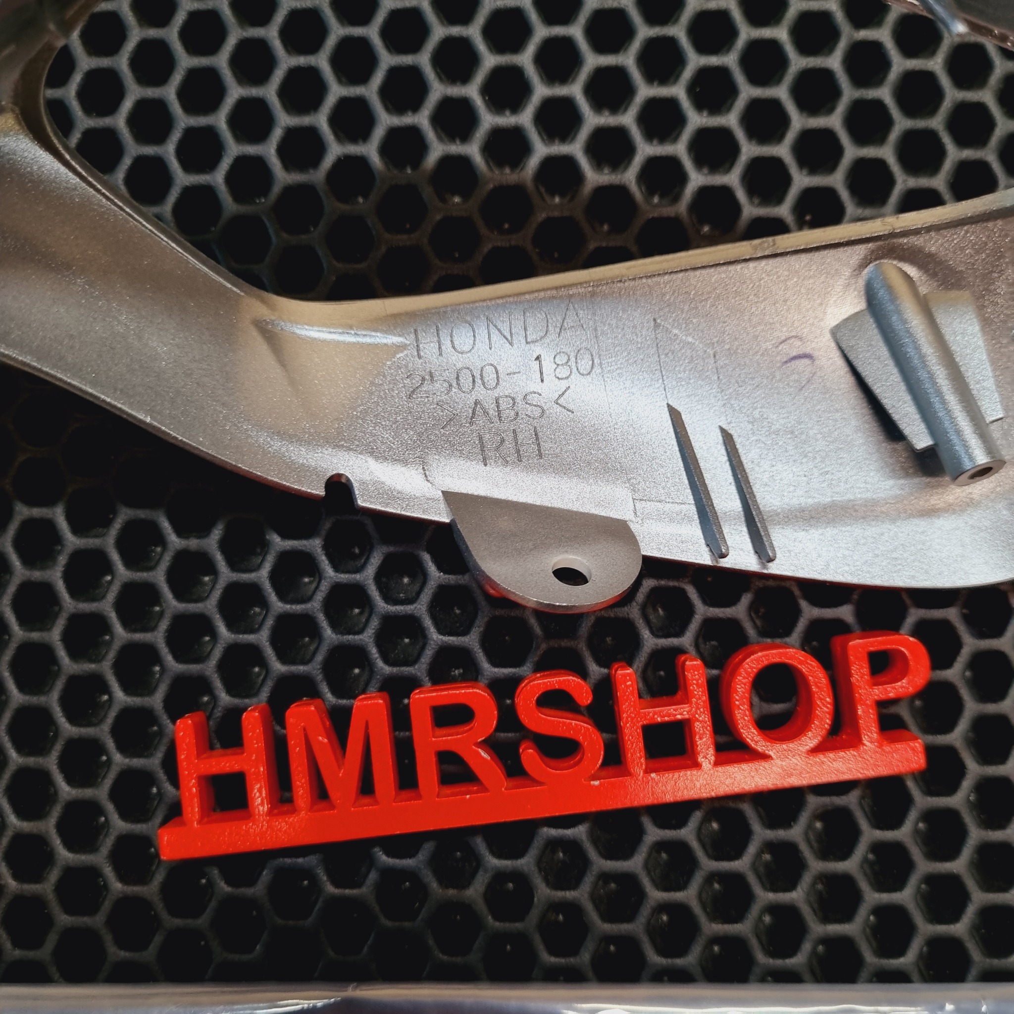 Honda Накладка зеркала правая VFR 1200 F FD серая 88113-MGE-003ZA