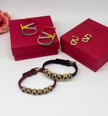 Серьги Valentino в обсыпке из цветных камней