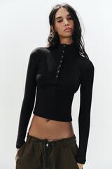 ZARA ТОП С ВОРОТНИКОМ-СТОЙКОЙ И ПУГОВИЦАМИ, ЧЕРНЫЙ
