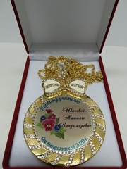 Медаль со стразами 