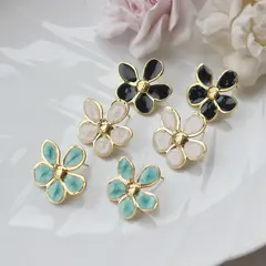 Серьги пусеты Цветы с эмалью, кремовый, 28 мм, сталь, позолота, СГ010