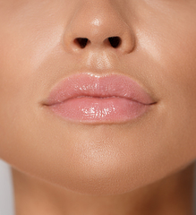 LuxVisage Блеск-плампер для губ  LIP volumizer hot vanilla, тон 303 Baby Pink,Unicorn 2.9г