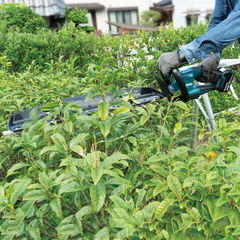 Аккумуляторный кусторез Makita DUH606RT