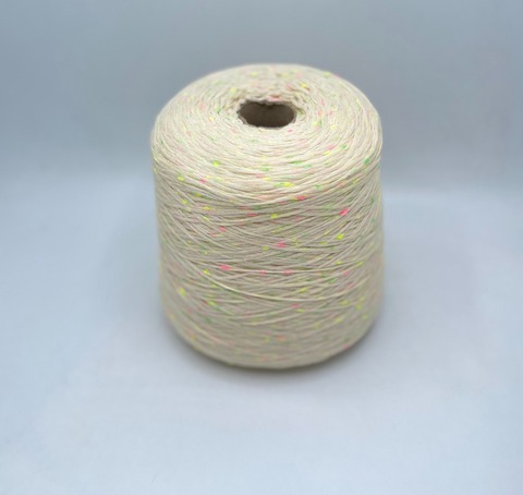 Бобинная пряжа (пр.Италия),art-Bottone 360м/100гр, 80% Хлопок, 26% Вискоза, 4%Полиэстер , цвет-Кремовый с неоновым крапом. арт.30368