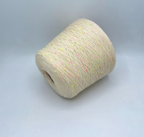 Бобинная пряжа (пр.Италия),art-Bottone 360м/100гр, 80% Хлопок, 26% Вискоза, 4%Полиэстер , цвет-Кремовый с неоновым крапом. арт.30368