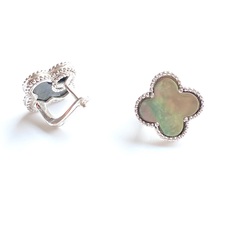 sergi-trendy-iz-serebra-s-temnym-perlamutrom-1-motiv-krupnye-18mm