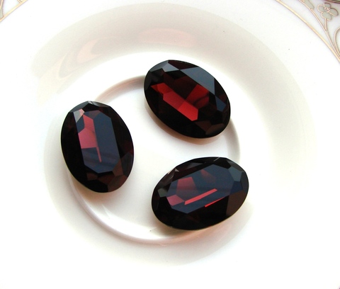 Овал 30*20 мм Бургундия / Burgundy Swarovski 4127