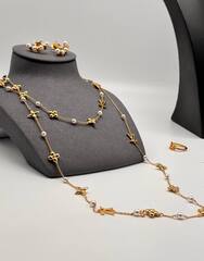 kole-lv-s-podveskami-kollekciya-louisette-signature-lux