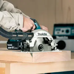 Аккумуляторная дисковая пила Makita DHS660Z