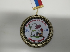 Изображение на белом металле