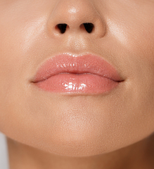 LuxVisage Блеск-плампер для губ  LIP volumizer hot vanilla, тон 304 Caramel,Unicorn 2.9г