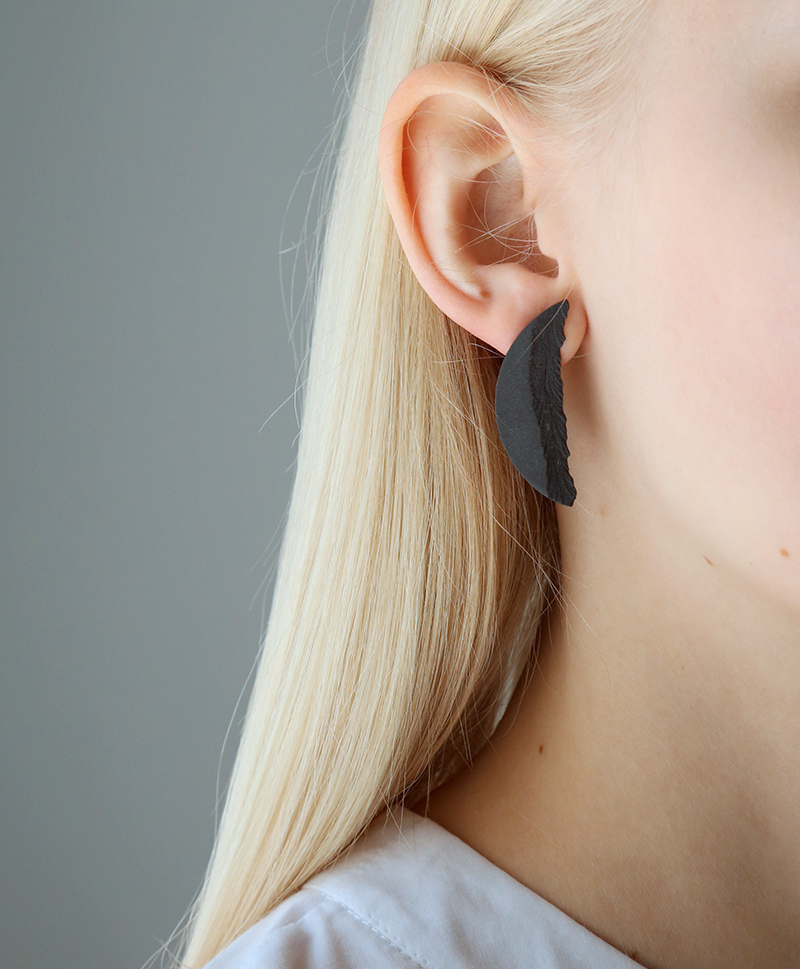Серьги Curve Black Medium