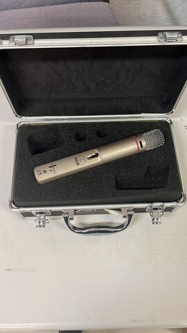 AKG C1000S Конденсаторный вокальный микрофон