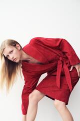 ZARA КОЖАНАЯ КУРТКА С ПОЯСОМ, НАСЫЩЕННЫЙ КРАСНЫЙ