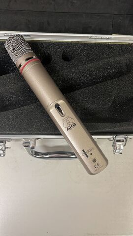 AKG C1000S Конденсаторный вокальный микрофон