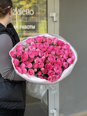 21 кустовая роза 50см в оформлении 😍