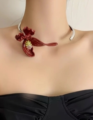 kole-choker-fiksirovannoj-formy-orhideya