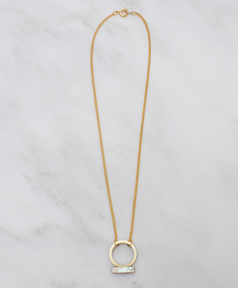 Loop-Necklace-Mother-of-Pearl