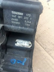 Кран подвески ECAS/ЕКАС МАН ТГА/ТГС  Клапан элекромагнитный ECAS MAN TGA TGS  WABCO - 472 900 057 0: 4729000570  OEM MAN - 81.25902.6158: 81.25902.6240: 81.25902.9158  Свойства Х-ка  Напряжение [В]   24   Рабочее давление до [бар]    max.13   Размер резьбы    M22 x 1,5