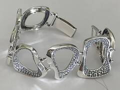 Метафора  (серебряный браслет)