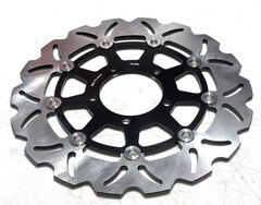 Диск тормозной передний лепестковый на TRIUMPH Daytona 675 / Street Triple 660, 675 / Thruxton 1200 / Bonneville 1200 / 2013-2026 г.в.